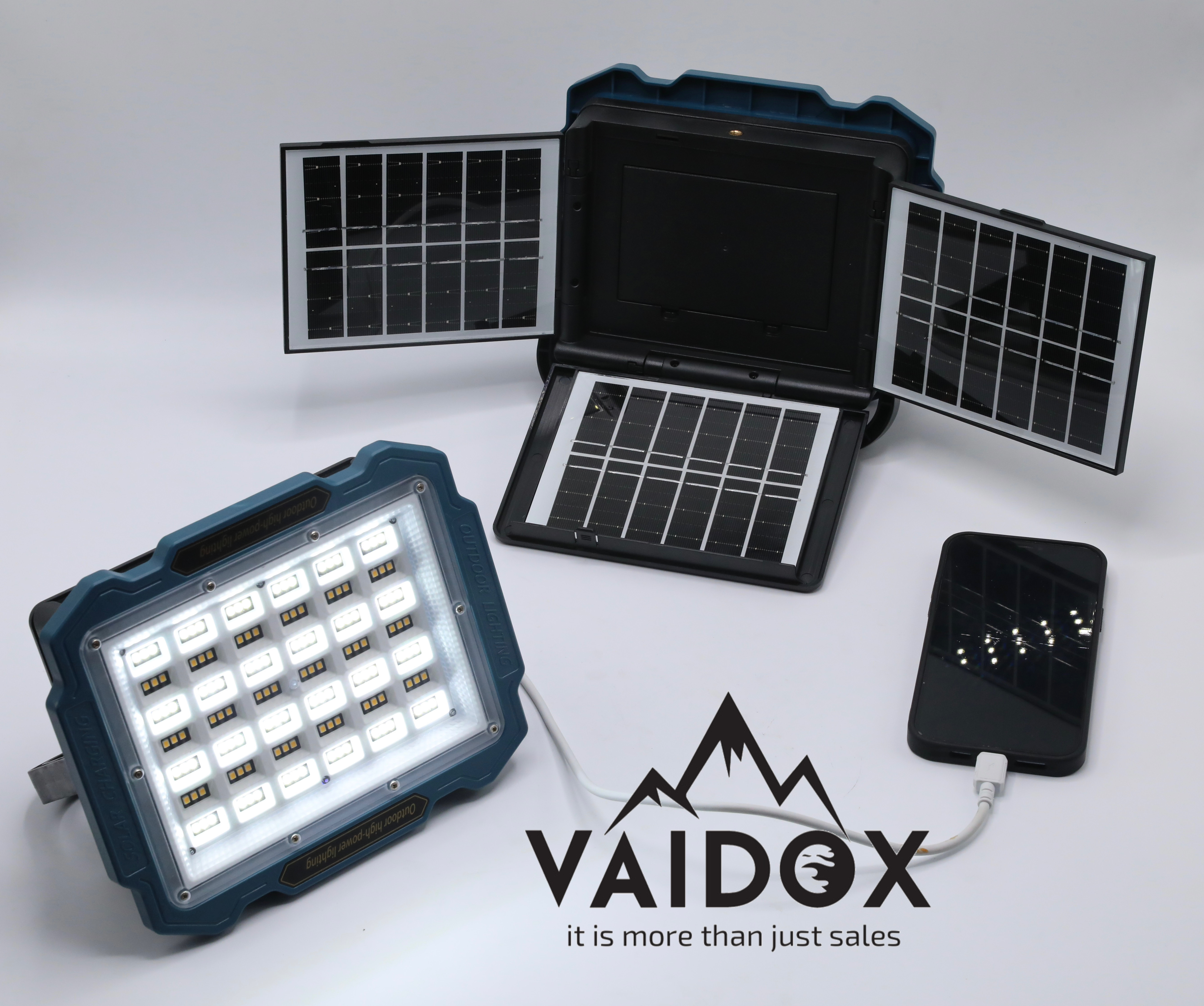 كاشف طاقة شمسية بثلاثة لوحات